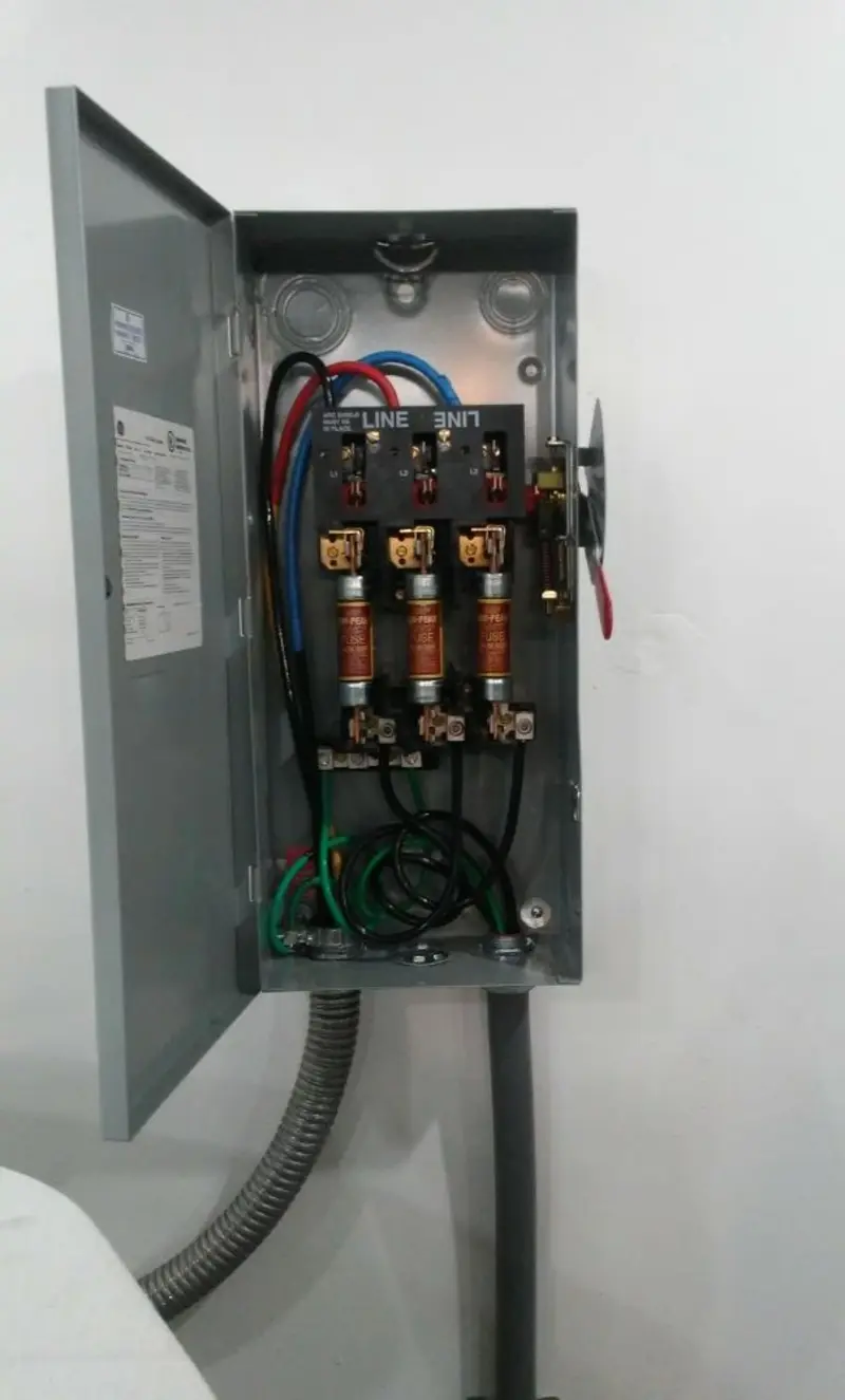 Three-phase disconnect switch installed for Smoke Detector Installation in Tice